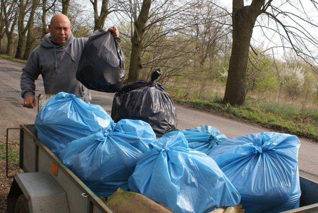 Wiosenne Sprzątanie Sołectwa 16.04.2016_49