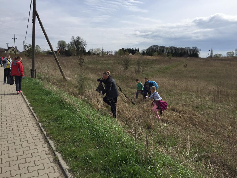 Wiosenne Sprzątanie Sołectwa 16.04.2016_105