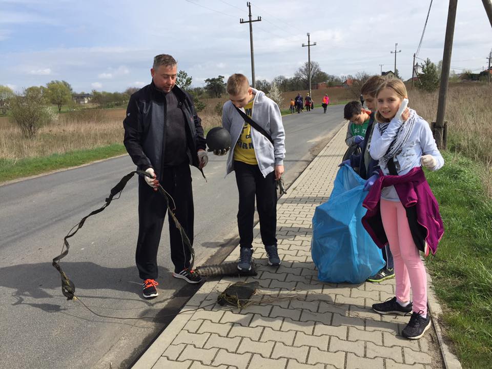 Wiosenne Sprzątanie Sołectwa 16.04.2016_107